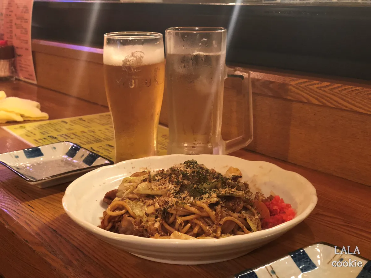 후쿠오카-텐진-술집-추천-스탠드클럽-후기-야키소바와-술-앞접시