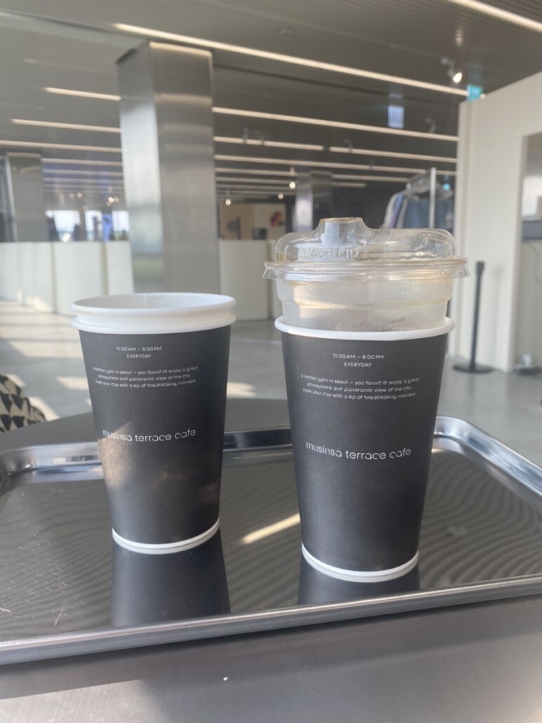 데일리룩(오뭘입)무신사테라스, 하와이 반팔 셔츠, 무신사스탠다드 데미지진 청바지, 엠엠지엘 MMGL 샌들, 데일리룩, 데일리코디, 데일리패션, ootd