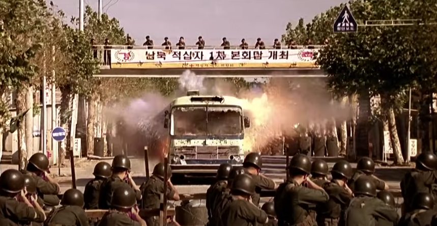 자폭하는 부대원들