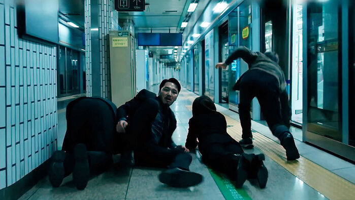 중간계 (2025) 영화 리뷰