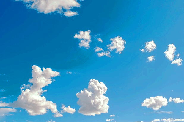 파란 하늘에 하얀 구름들이 둥둥 떠 있다.