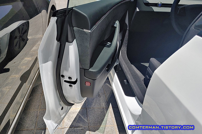 테슬라 모델3 하이랜드 흰색 도어