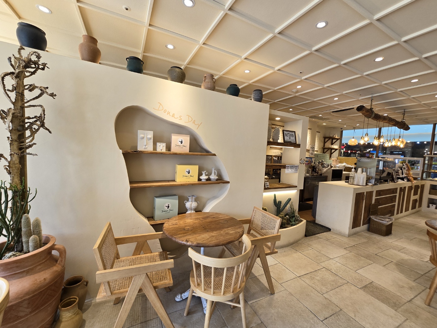 도나스데이 실내