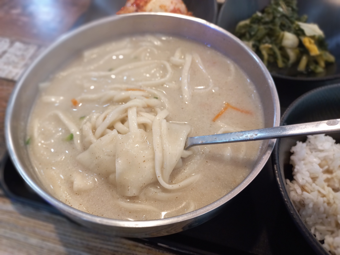 모퉁이들깨수제비_칼제비