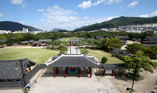 김해 가구 형태별 월 예산표 &mdash; 1인 가구부터 4인 가족까지 현실적인 생활비 분석
