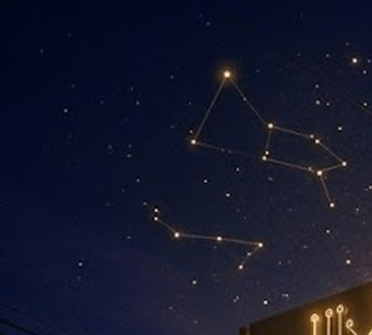 AI 데이터센터 시대&amp;#44; 전력 대장주 비교 총정리의 황금빛 전력 케이블과 데이터센터가 어우러진 고급스럽고 에너제틱한 투자 인사이트 이미지입니다.
