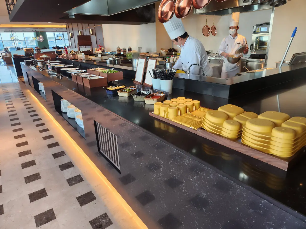 머큐어-호텔-모아시스-뷔페-면요리-섹션