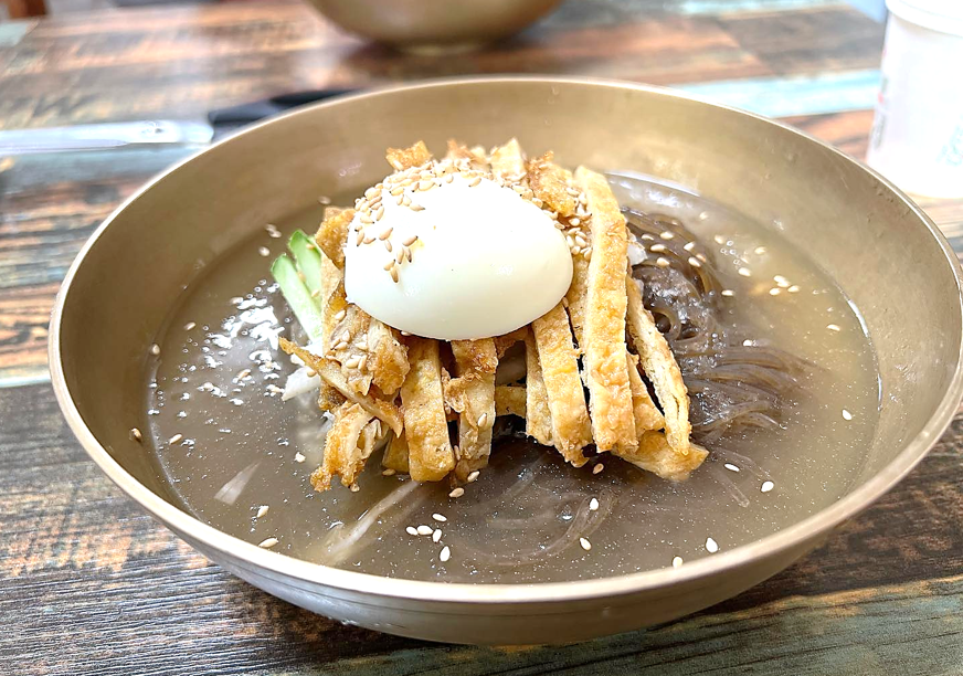 송기원 진주냉면의 맑은 육수가 돋보이는 순조 1800년 물냉면