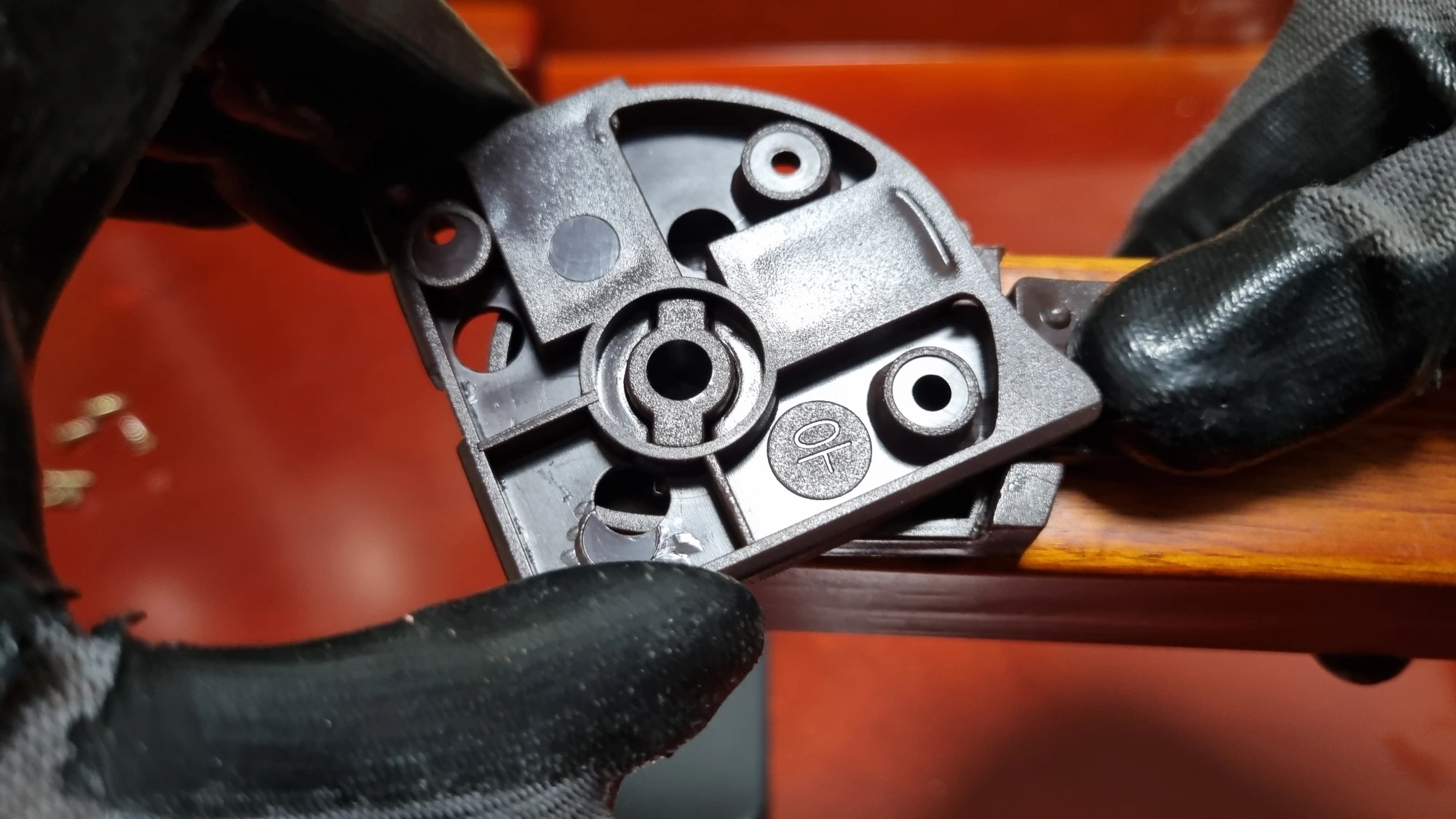 상다리 부품 떼는 모습