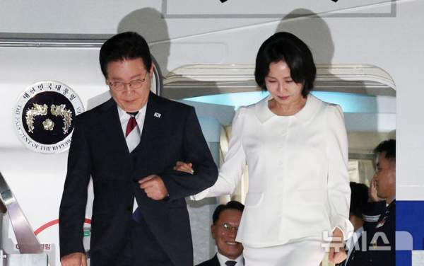 이 대통령 순방 귀국, 인도&middot;베트남 순방 8000만불 수출 성과와 호르무즈 봉쇄 위기 관리