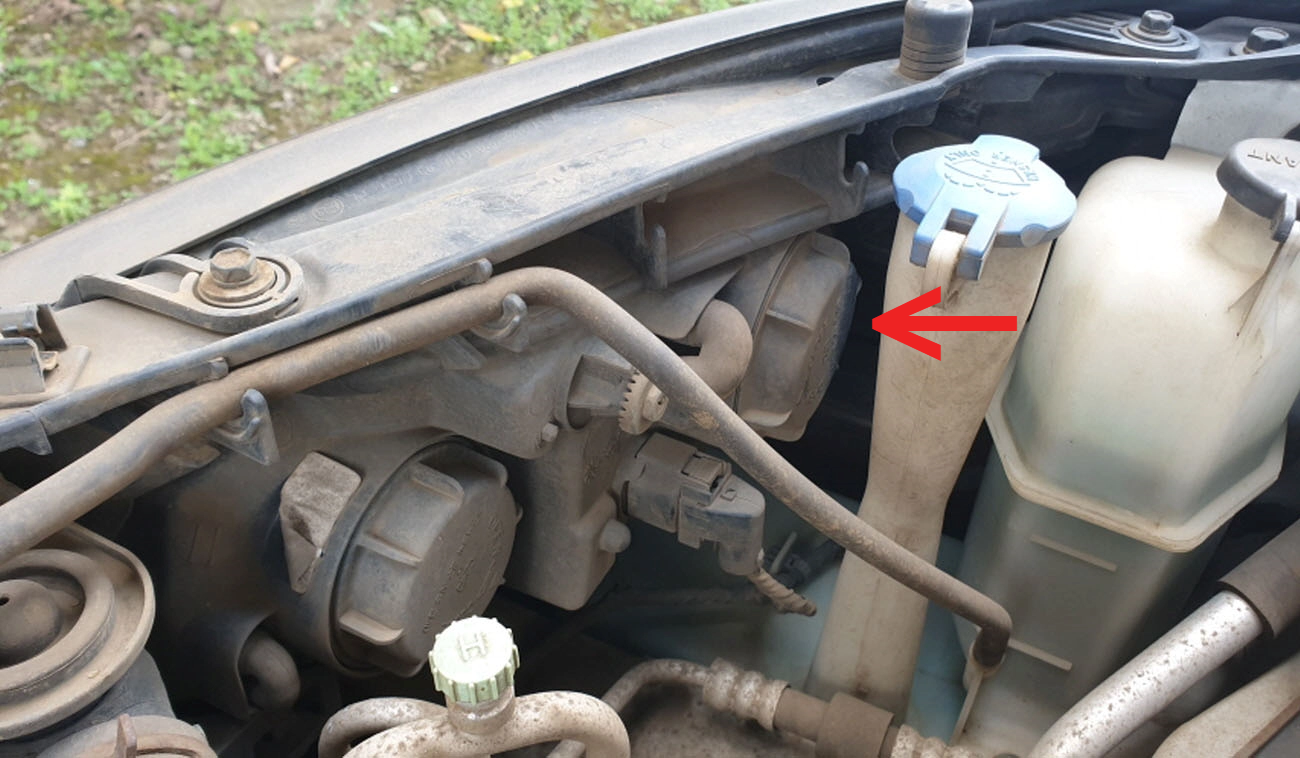 아반떼 헤드라이트 램프 위치