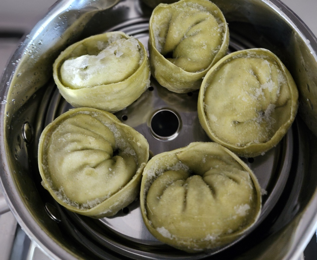 깨끗해진 냄비에 만두쪄먹기