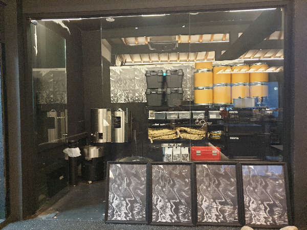 스트롱홀드 로스터기가 설치된 로스팅실