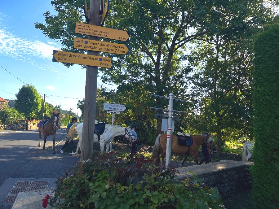 르퓌길 : GR65 파생길 이정표