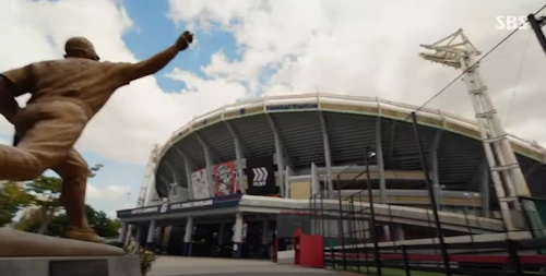 부산 사직야구장 &amp; 최동원 동상