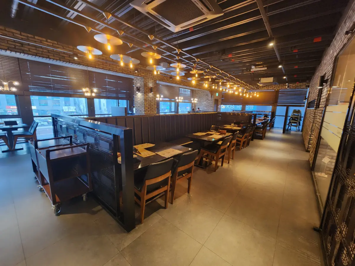 마곡-근처-발산역-맛집-매드포칼릭-프라이빗-칸막이-좌석-인테리어