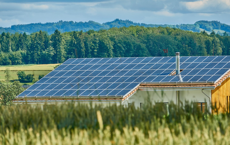 친환경 건축 기술 발전이 주거비와 관리비에 미치는 장기적 영향
