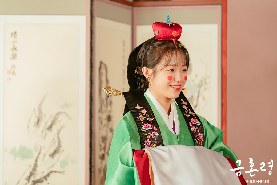 혼례 의상의 해영을 담은 공식 현장사진