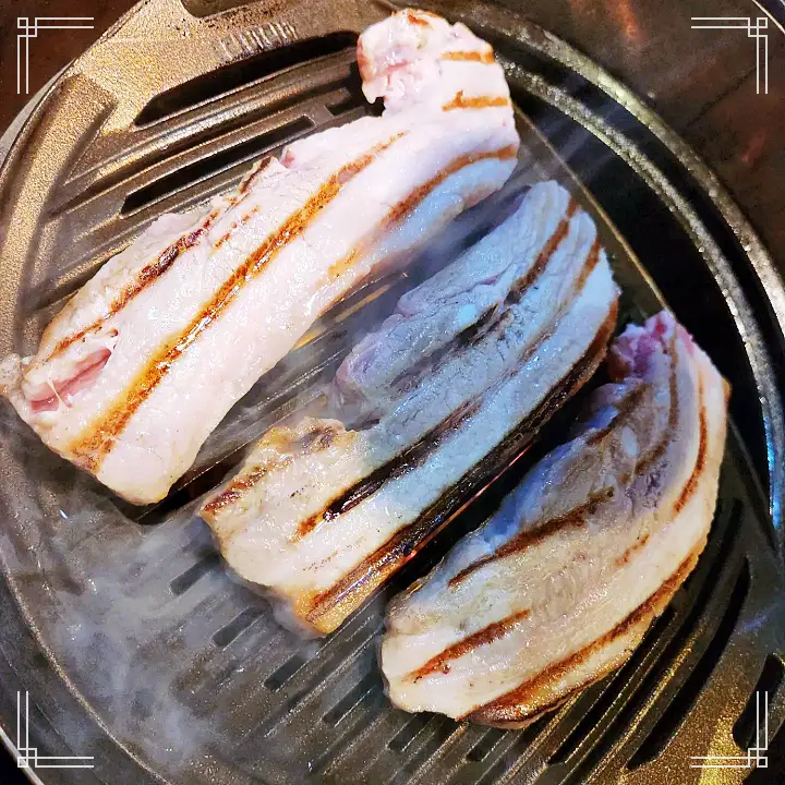 줄서는식당 송파구 잠실 이베리코 목살 토치불 바베큐 맛집 엄현경 송리단길 석촌호수 핫플 목차돌 베요타 하몽 청국장 된장찌개 권율 추천 50회 소개