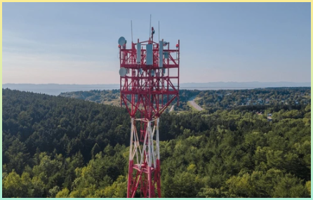 방송국을 연상할 수 있는 방송국 안테나 사진