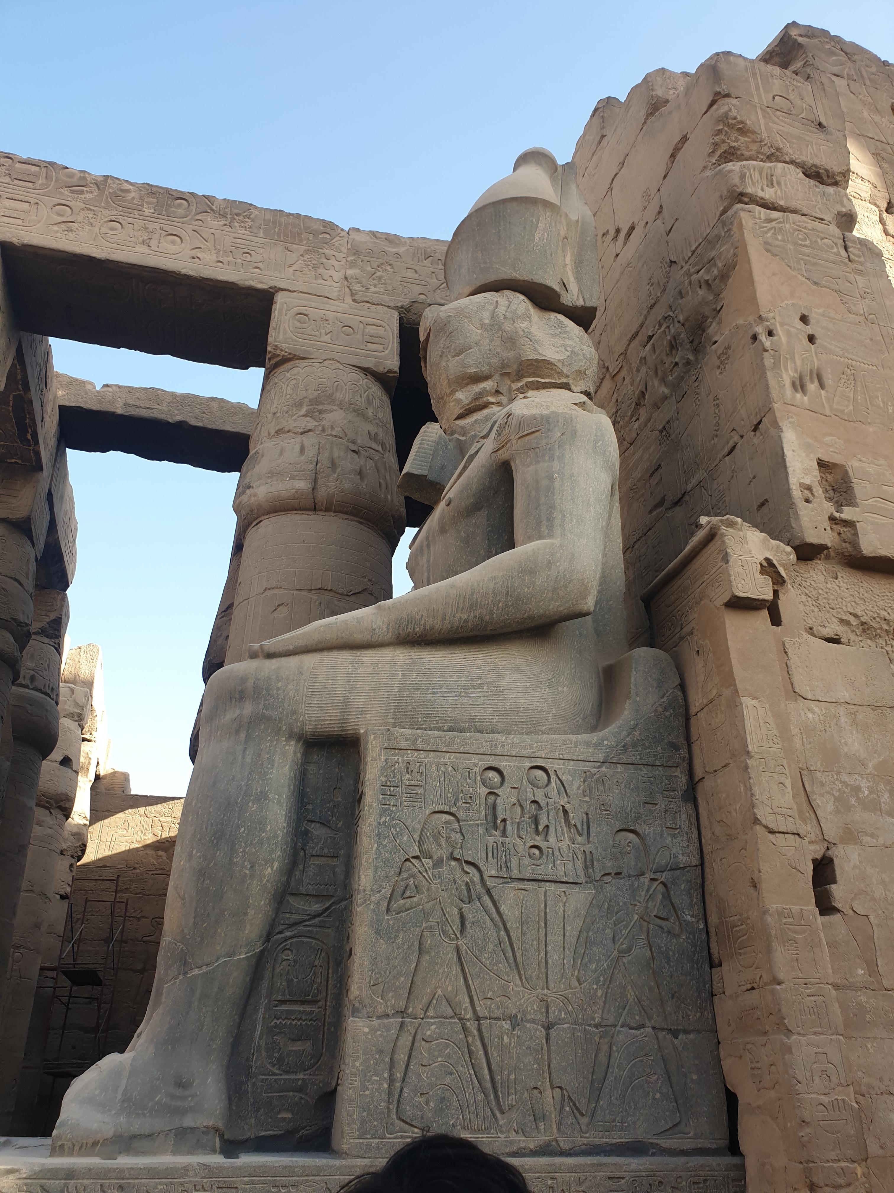 룩소르신전내 람세스2세 부조