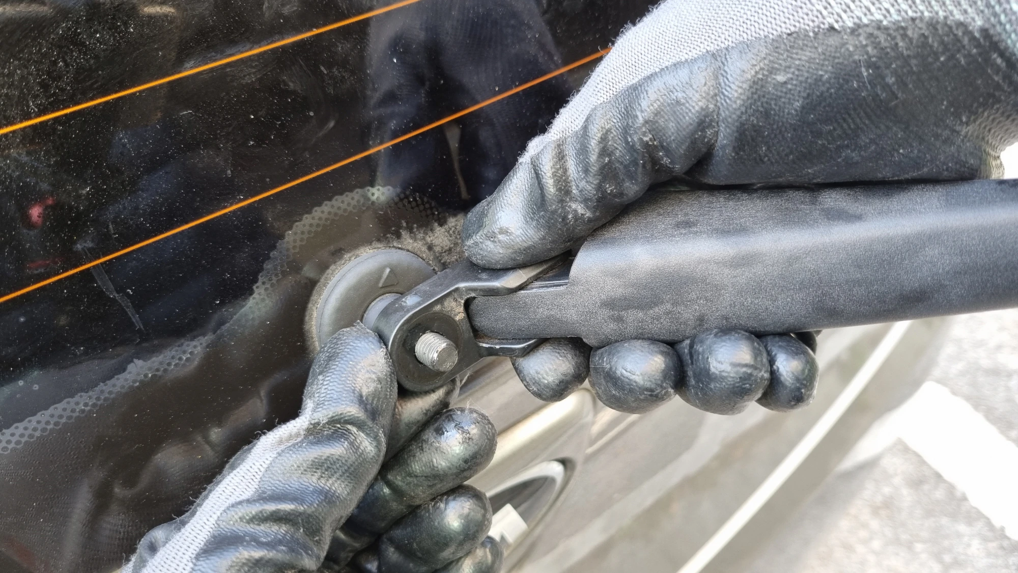 와이퍼암 빼는 방향