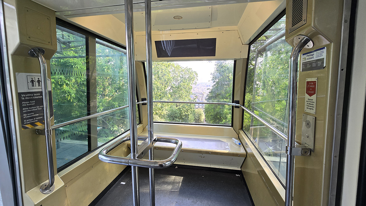 몽마르뜨 언덕 푸니쿨라 내부