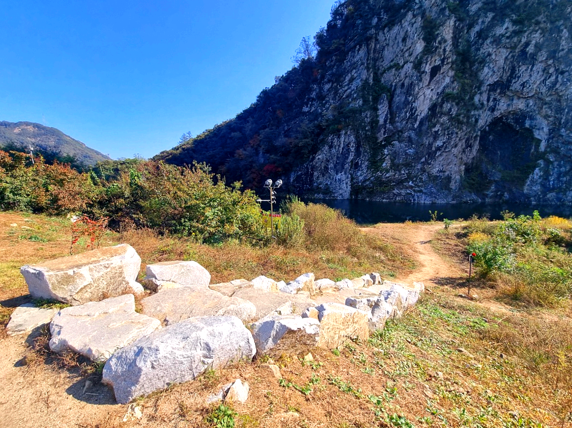 강원도 원주 가볼만한 곳, 블루리본 스톤크릭 카페: 수묵화 속 절벽, 로스팅 커피, 할인 정보