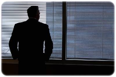 육아휴직 수당을 받으며 알바를 고민하는 이미지