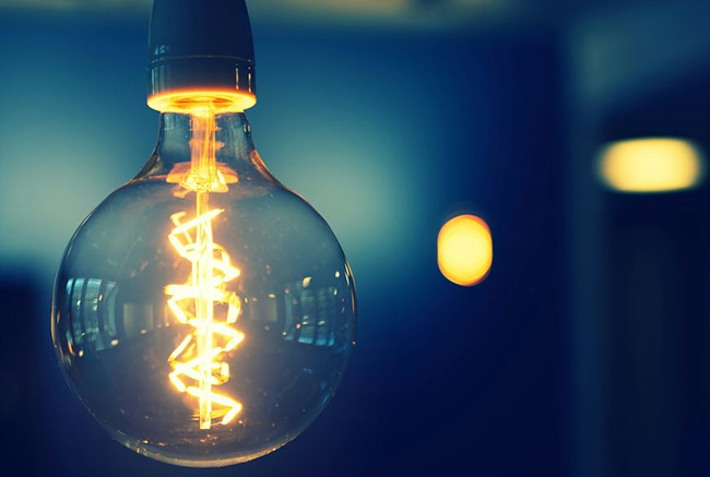 전구 사진,출처: unsplash 제공