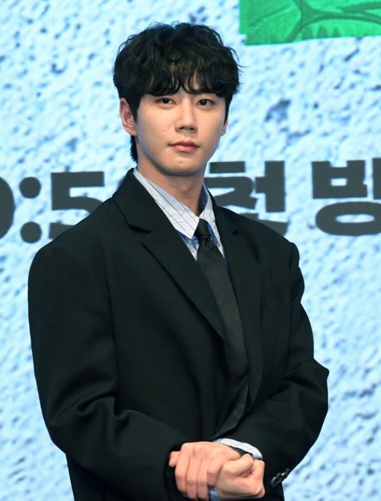 가수-겸-배우-이준영