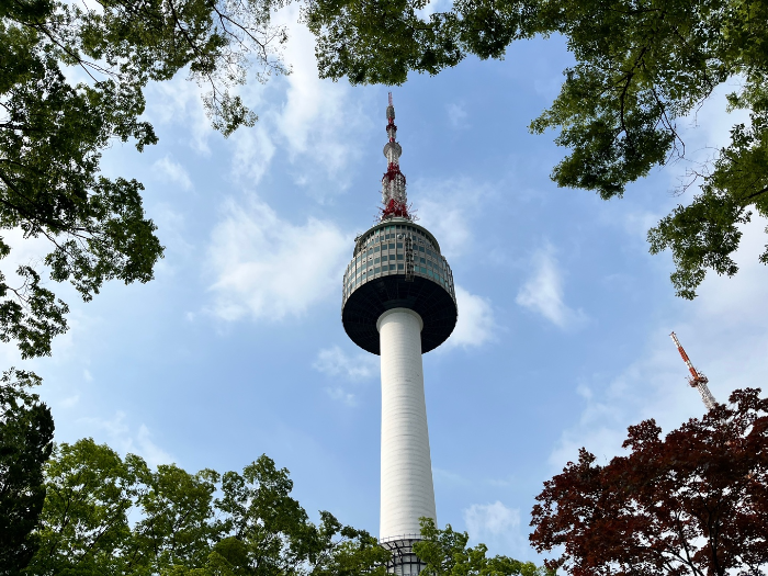 남산 정상의 예쁜 남산 타워