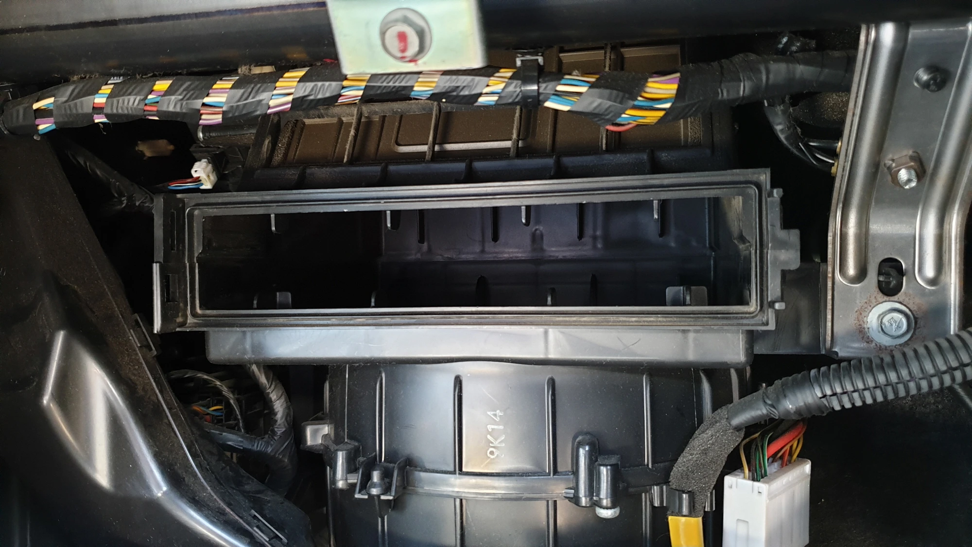 에어컨필터 끼우는 곳