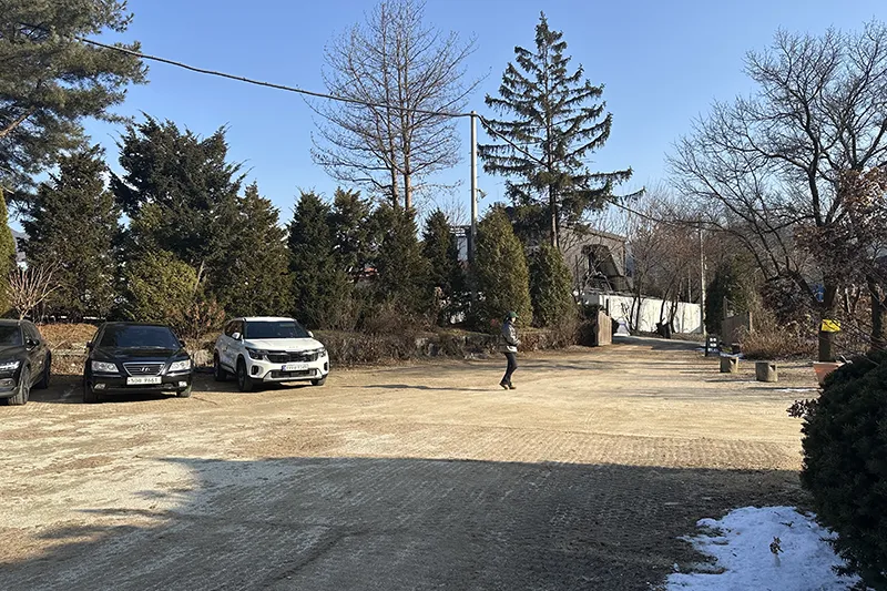 한옥카페 차 마시는 뜰 주차장