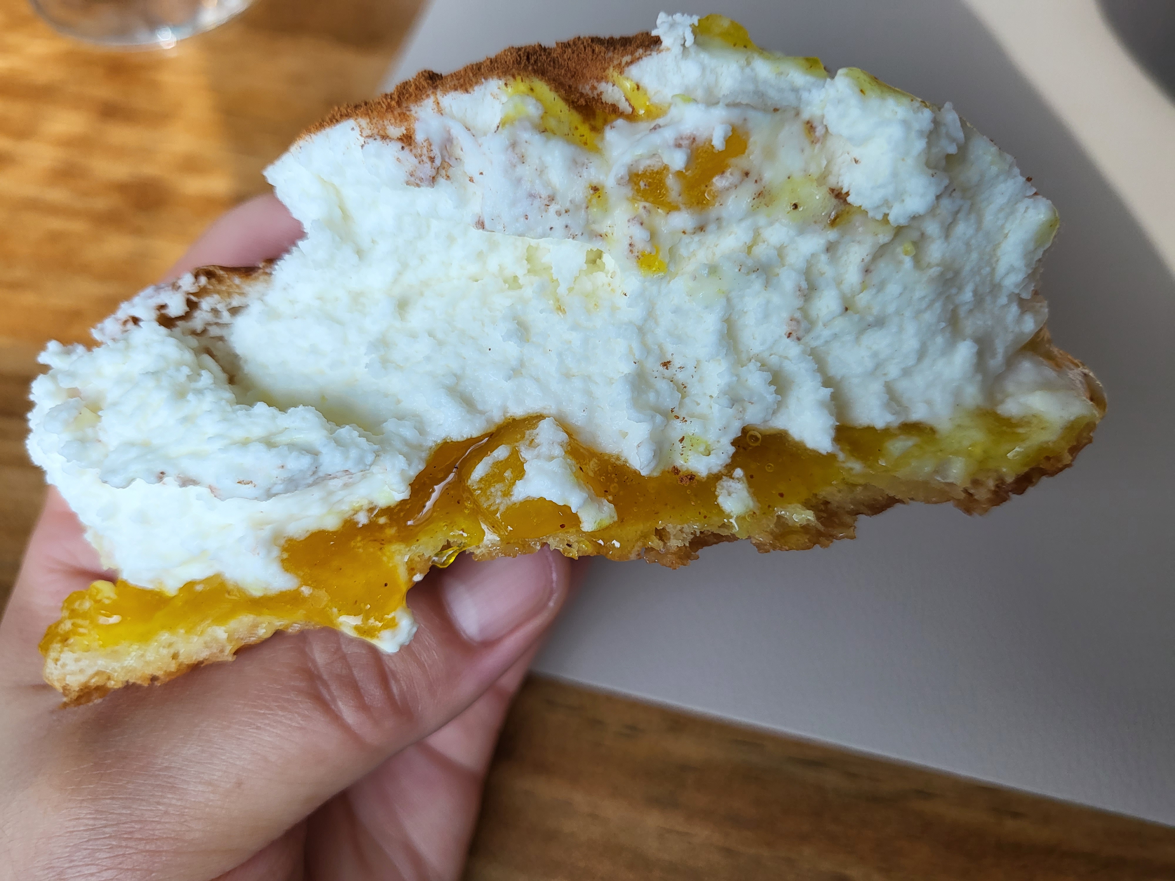 강릉 카페초이 - 단면