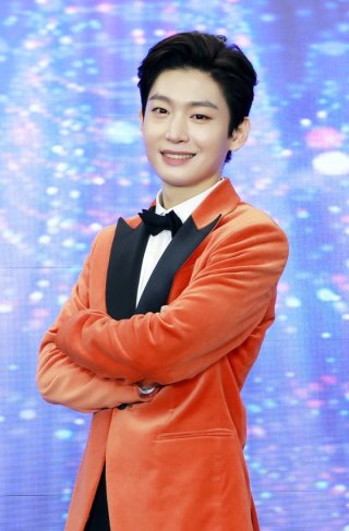 가수김용빈가수팬카패,나이,프로필,사주,음악,부모,할머니,아버지,펜카페,소속사,노래,고향
