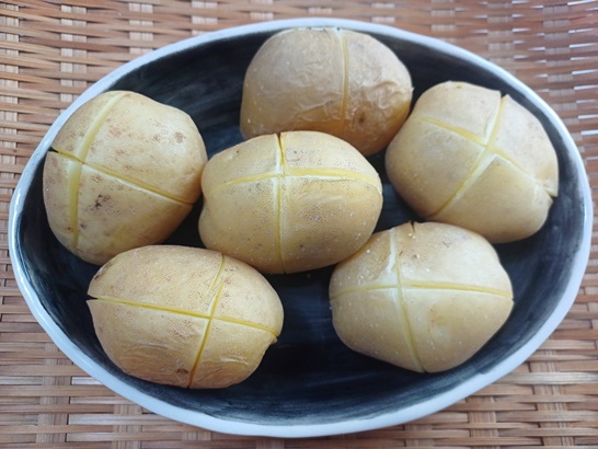 삶은 감자 사진