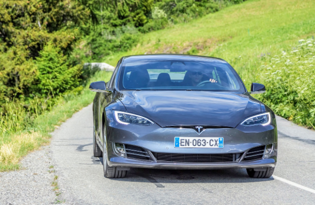 테슬라 정비 예약 방법