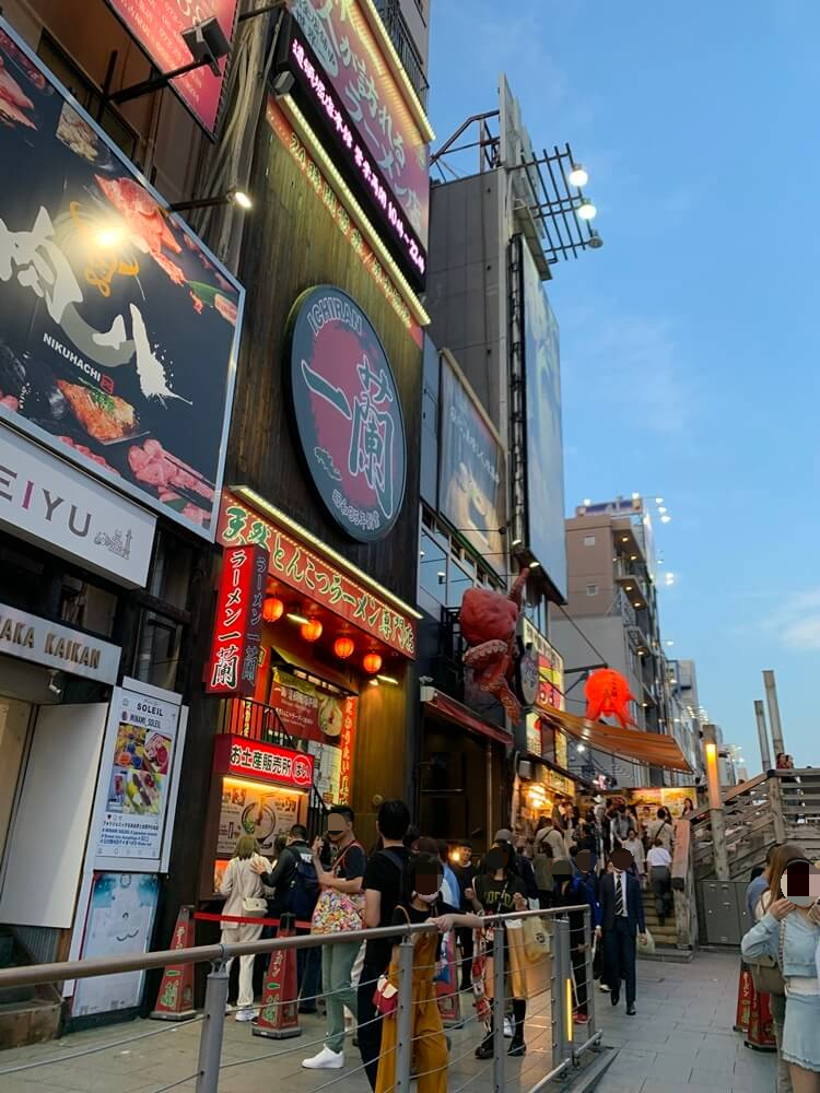 줄서 있는 사람들