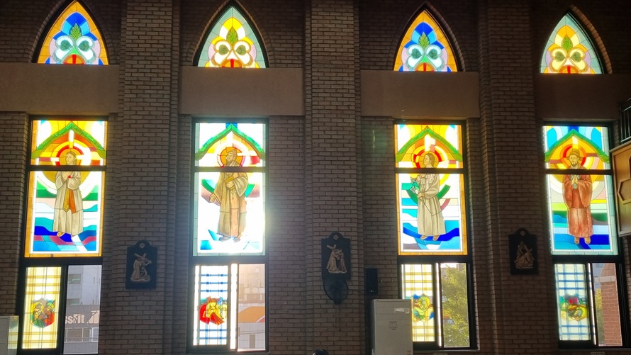 울산 삼산성당 스테인드글라스, 십자가의 길 사진