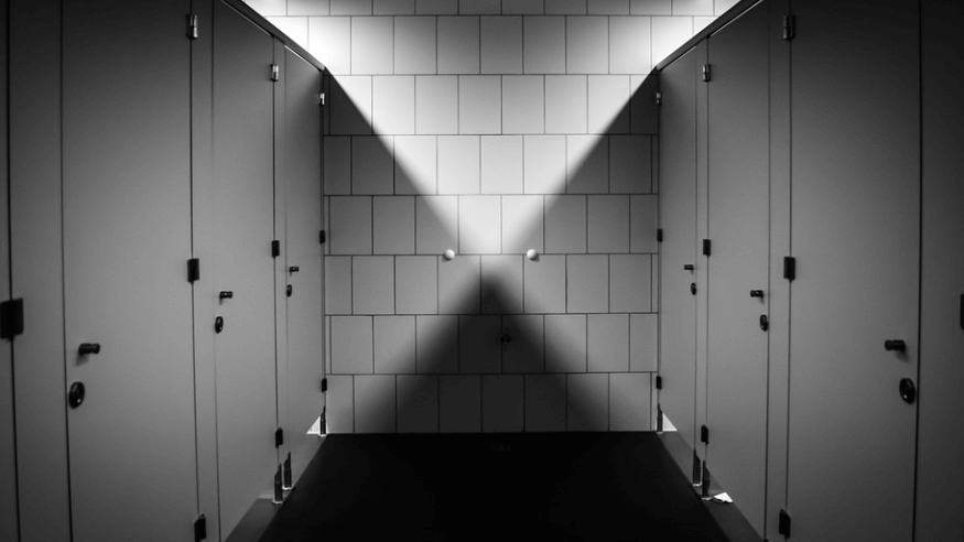 소변이 자주 마려운 증상으로 자주 찾는 화장실 모습