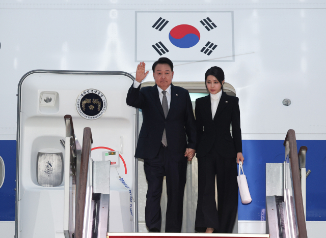 공군 1호기에서 내리는 장면