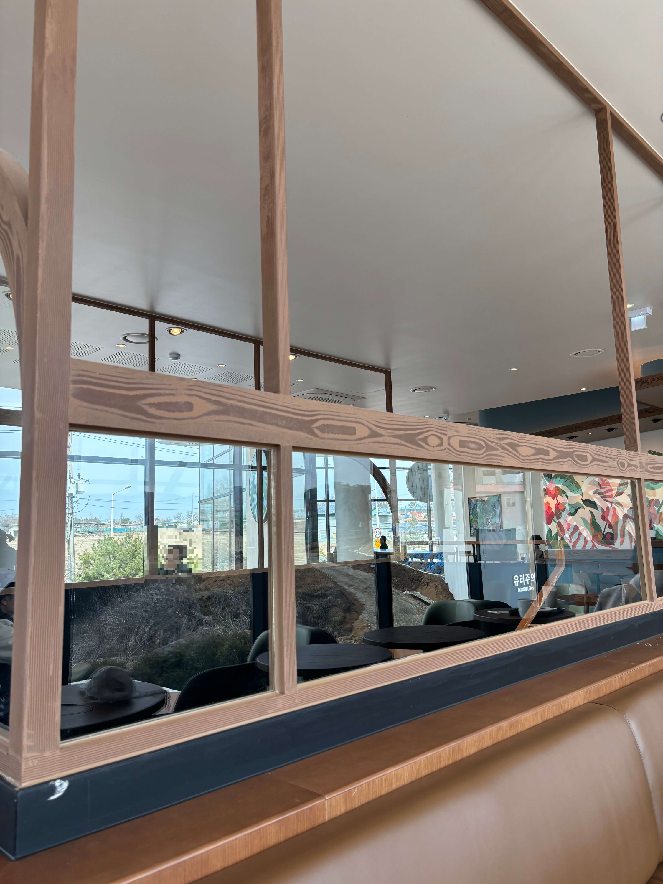 스타벅스 연천전곡DT점 2층 매장