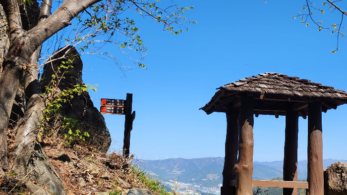 금륜사앞 쉼터 정자