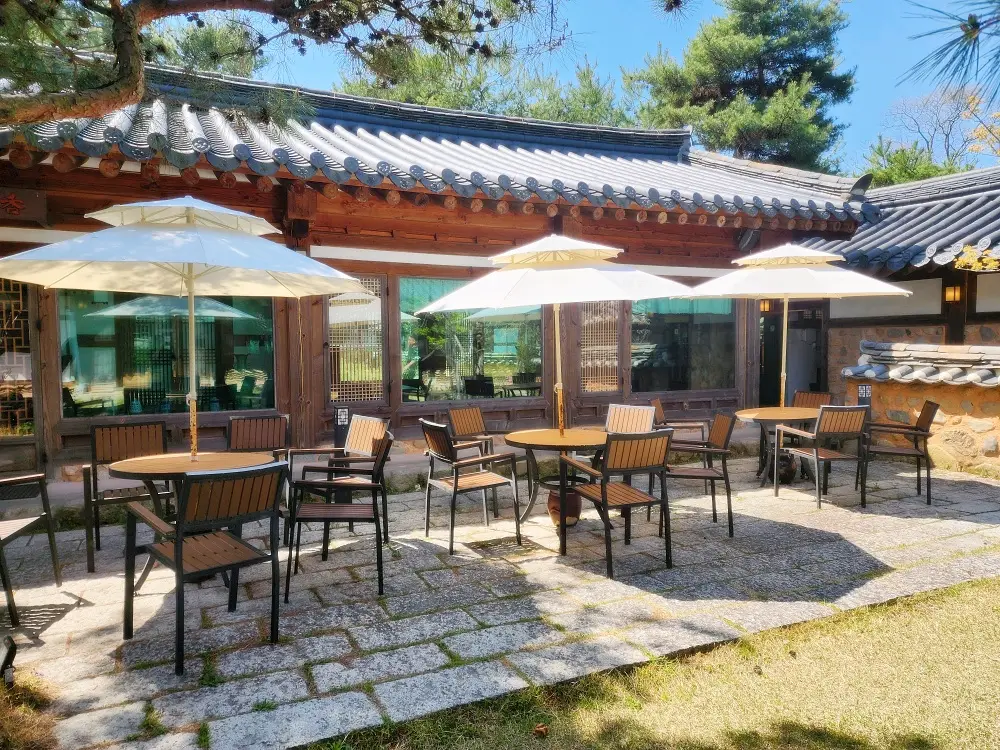 산죽향 야외 테라스