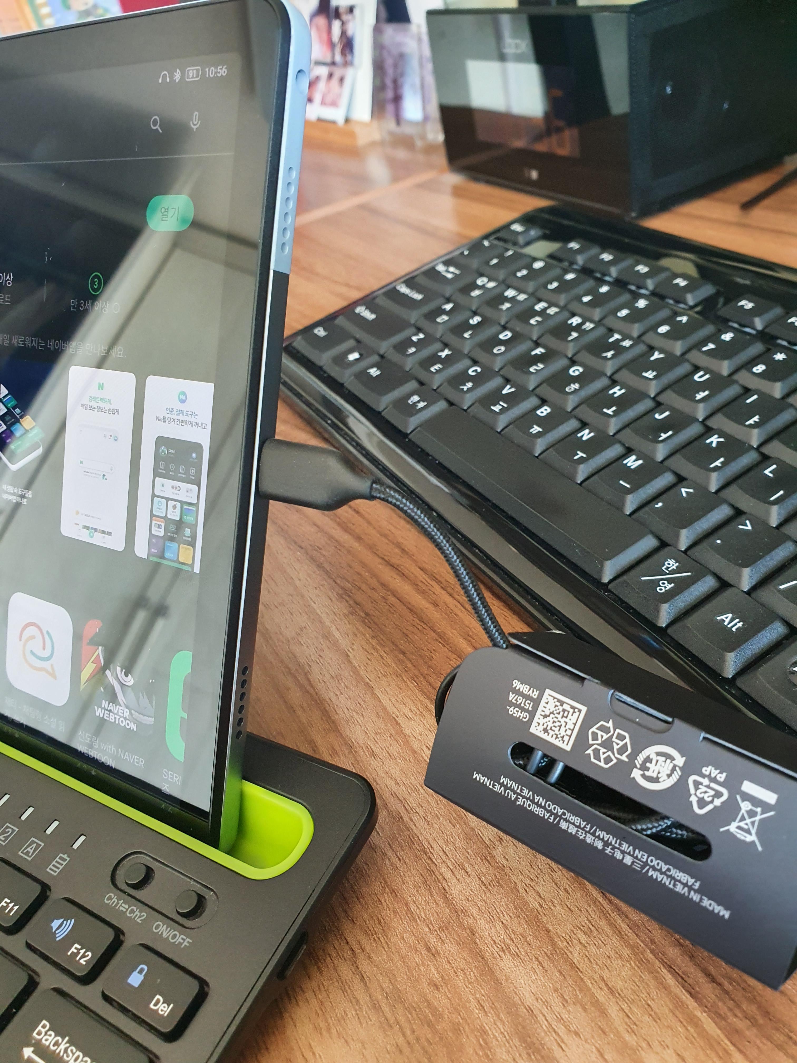 갤럭시 AKG C핀 유선이어폰을 P12에 연결해봐도 정상적으로 작동함.