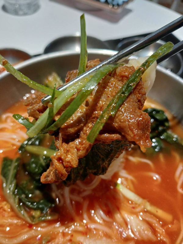 냉김치말이에 열탄불고기 올리다