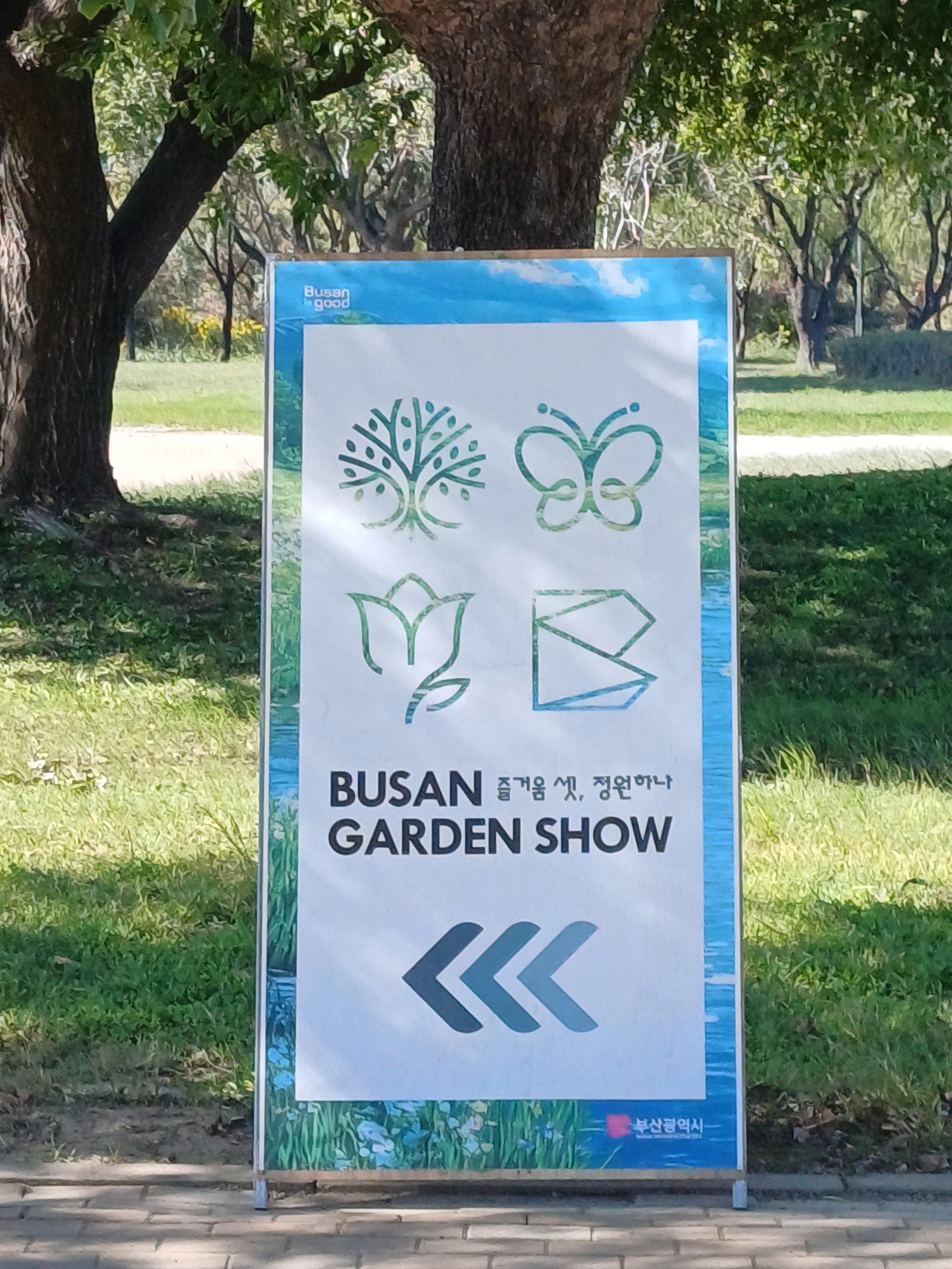 sign for the Garden Show right at the entrance.