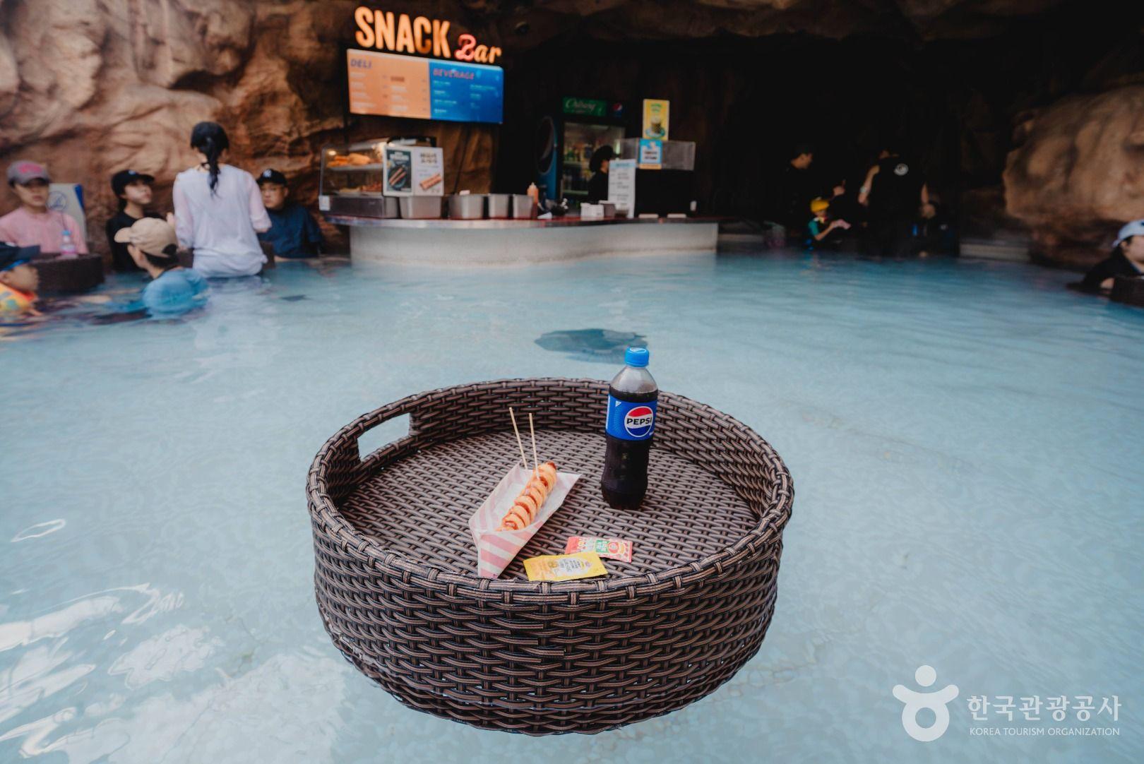 플로팅 트레이 스낵바(스플라스 리솜)