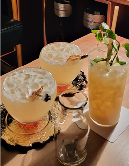 친구들과 술 한 잔 기울이며